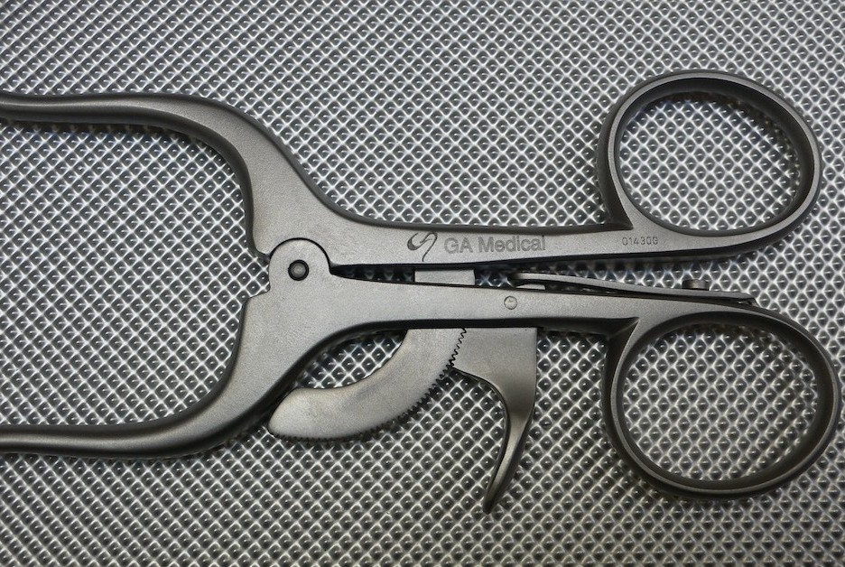 Surgical-instruments-big